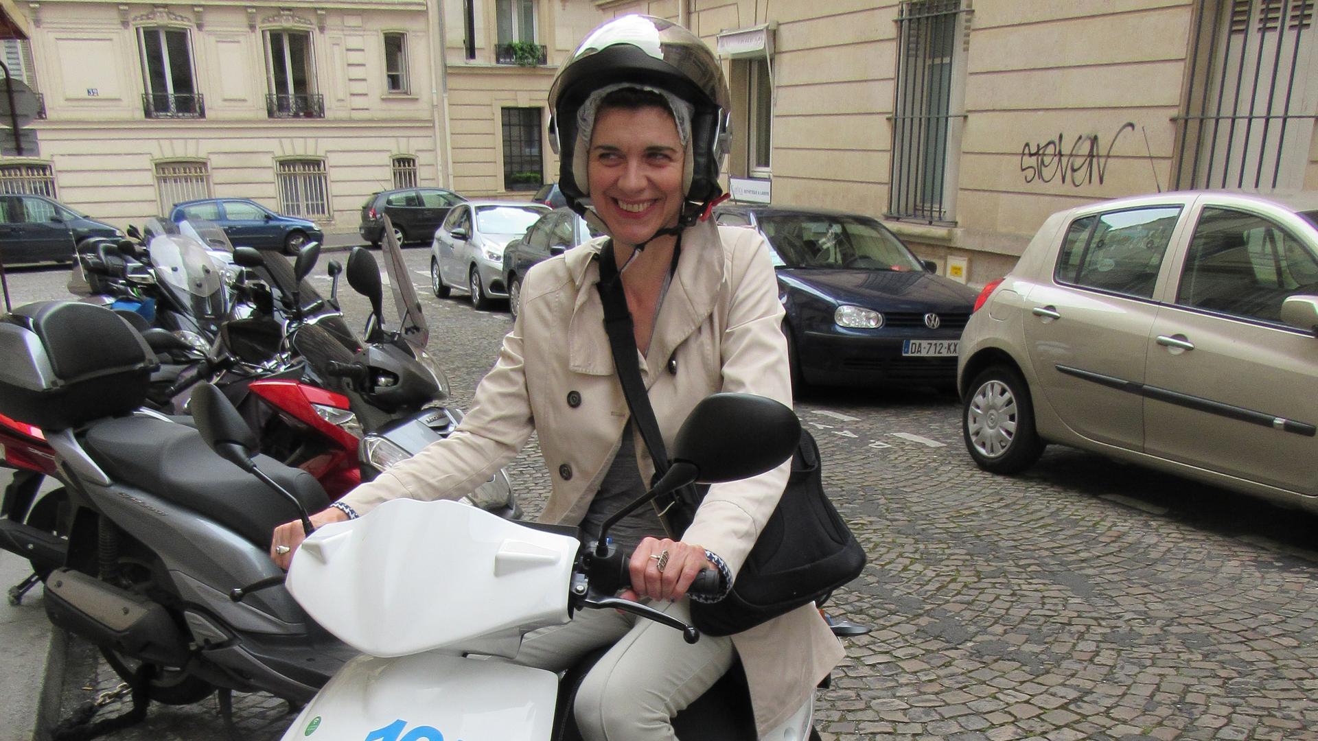 The author tries out CityScoot