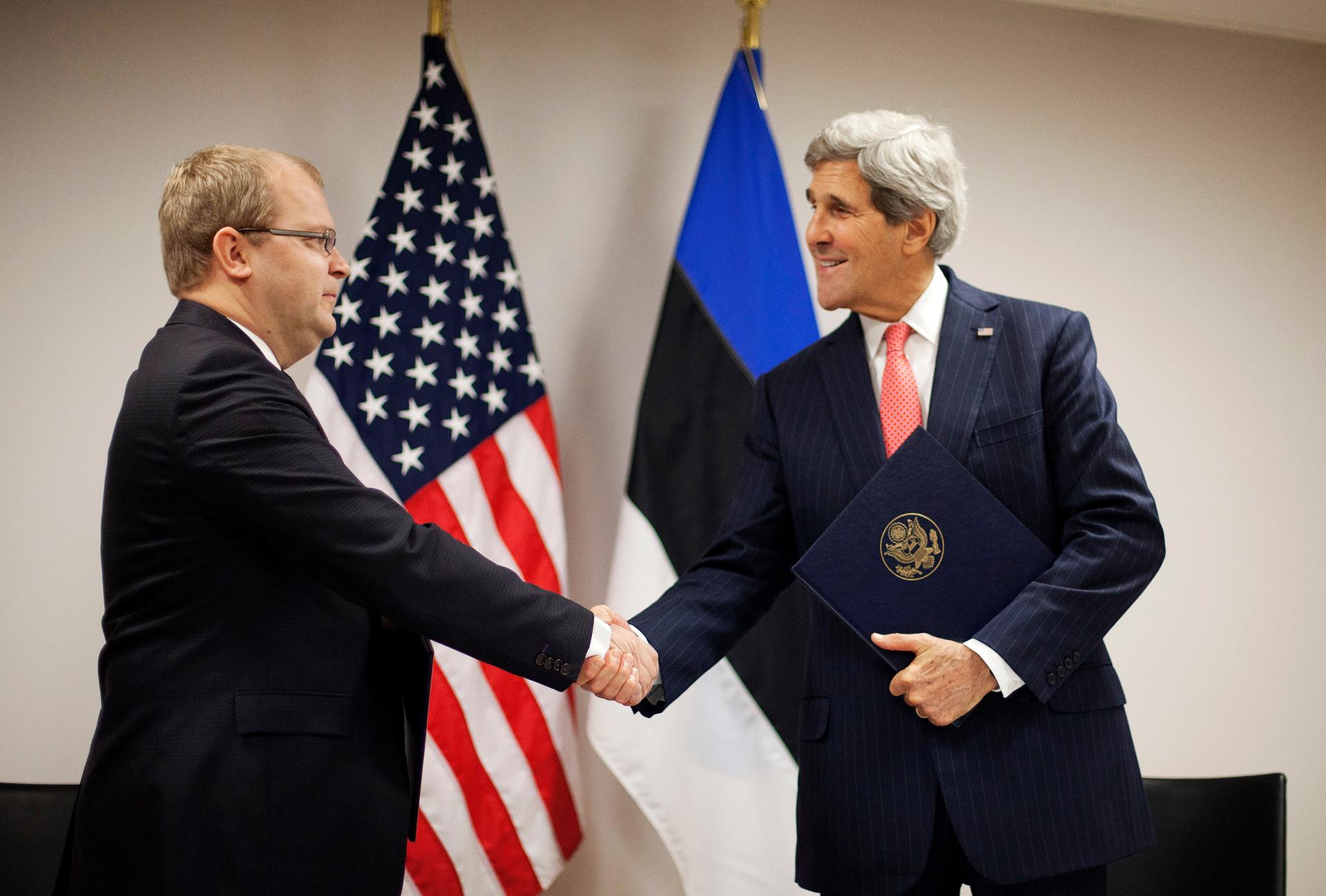 US Secretary of State John Kerry and Estonian Foreign Minister Urmas Paet sign the US Estonia Partnership Statement at NATO headquarters in Brussels December 3, 2013. The statement affirms the commitment of both countries to continue working together to e