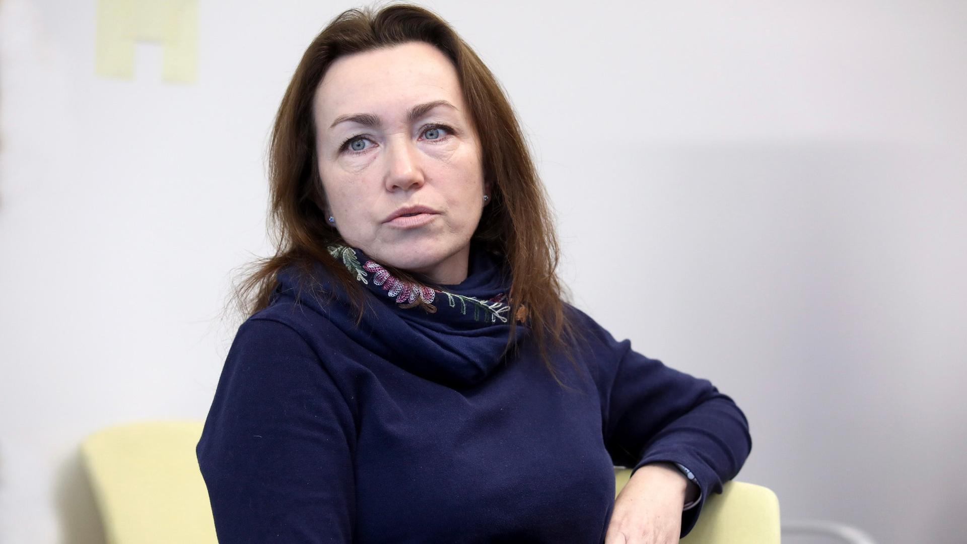 Portrait of Alsu Kurmasheva,  a Russian-American journalist, who is wearing a purple sweater.
