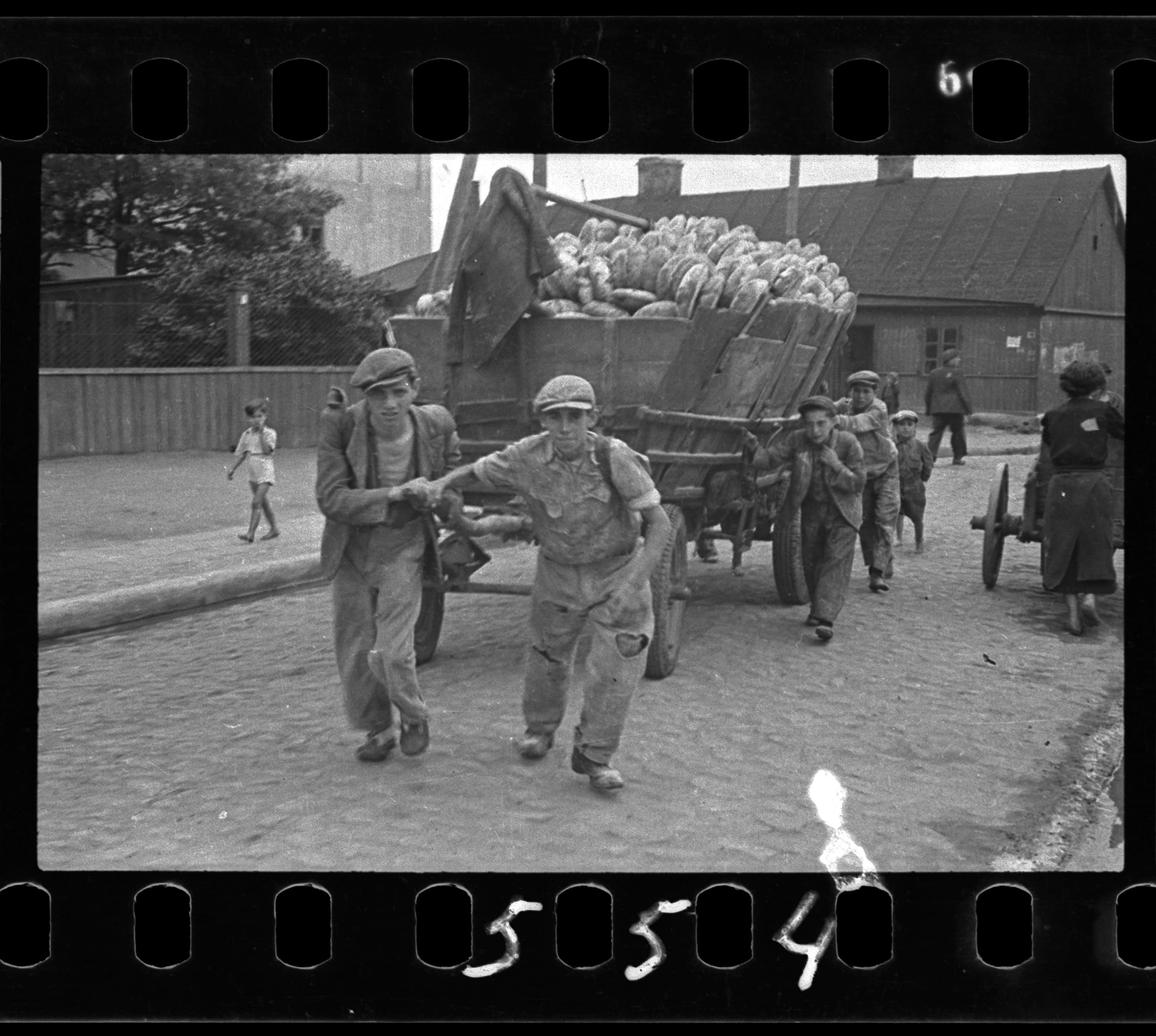 Men hauling a cart for bread distribution. Henryk Ross (Polish, born in 1910-1991).