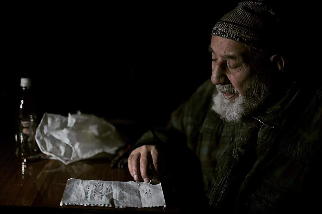 An Aleppo resident known as Duraid, reading a letter of support from a European who heard his story