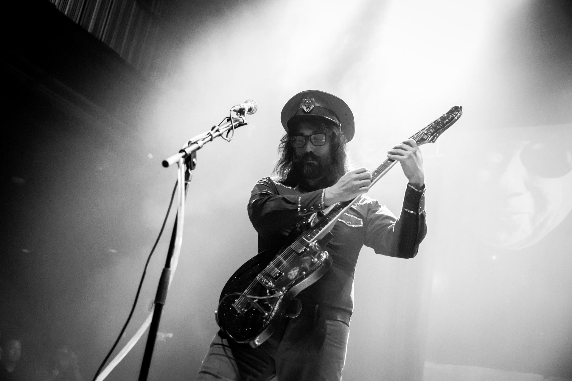 Sean Lennon performs in Las Vegas in 2016