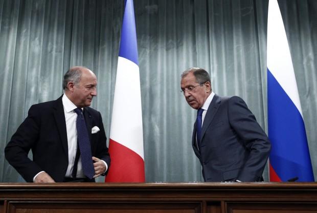 Russia's Foreign Minister Sergei Lavrov (R) and his French counterpart Laurent Fabius attend a news conference in Moscow on September 17, 2013. (Photo: REUTERS/Maxim Shemetov)