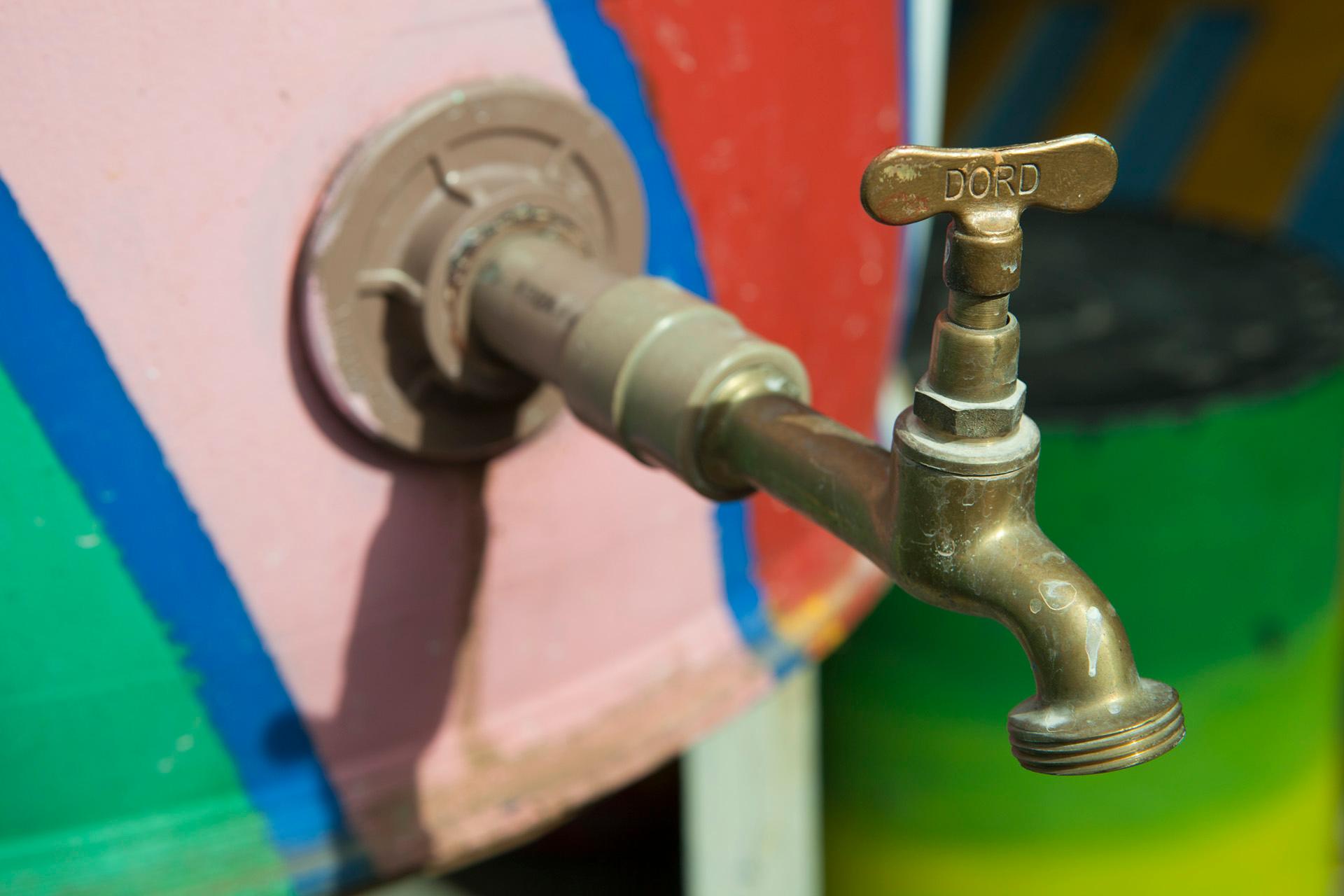 water barrel faucet