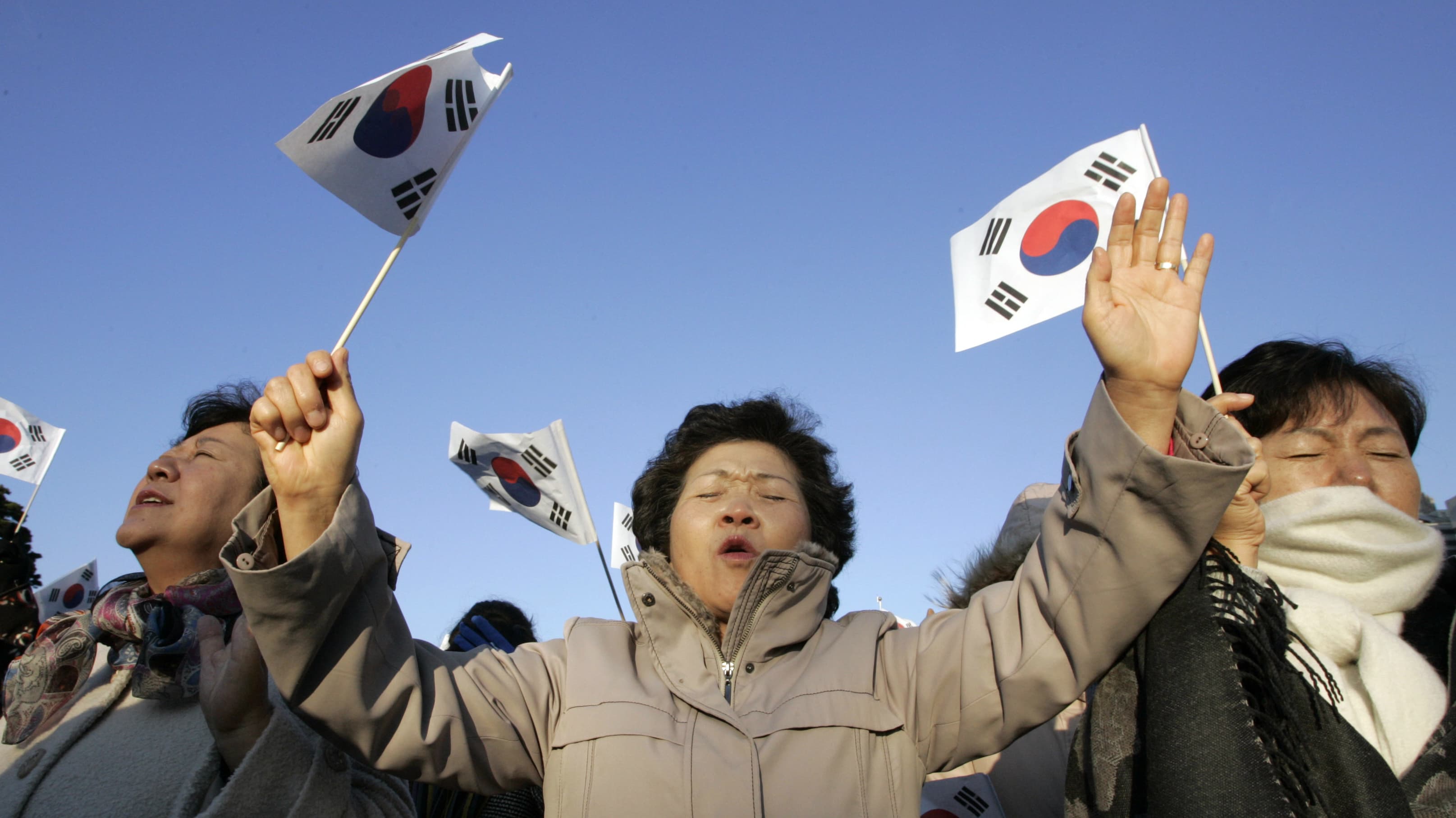 South Korean Christians pray for North Korea in Seoul November 15, 2009. With almost 30 percent of South Koreans either Protestant or Catholic, faith plays a big role in how people think about relations with the North.