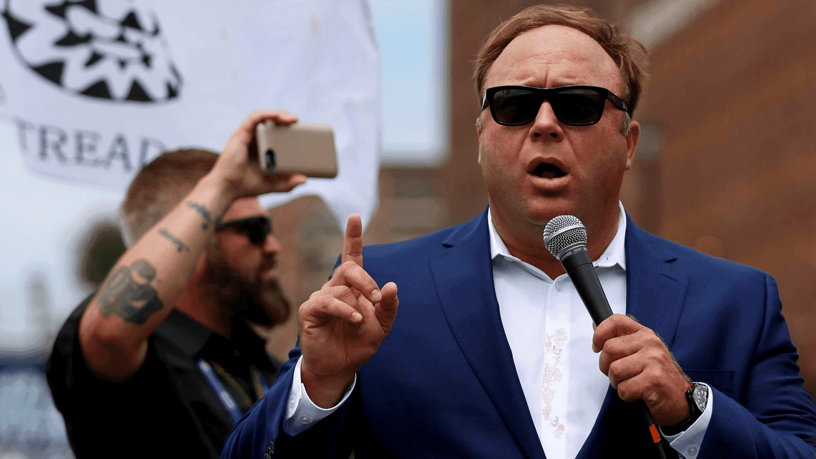 conspiracy theorist alex jones