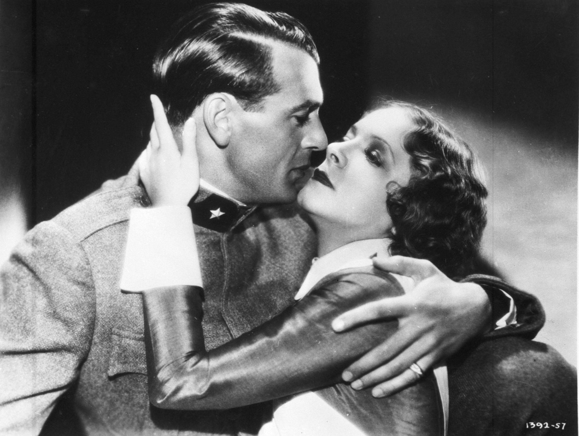 Gary Cooper and Helen Hayes in “A Farewell to Arms” (dir. Frank Borzage, 1932)