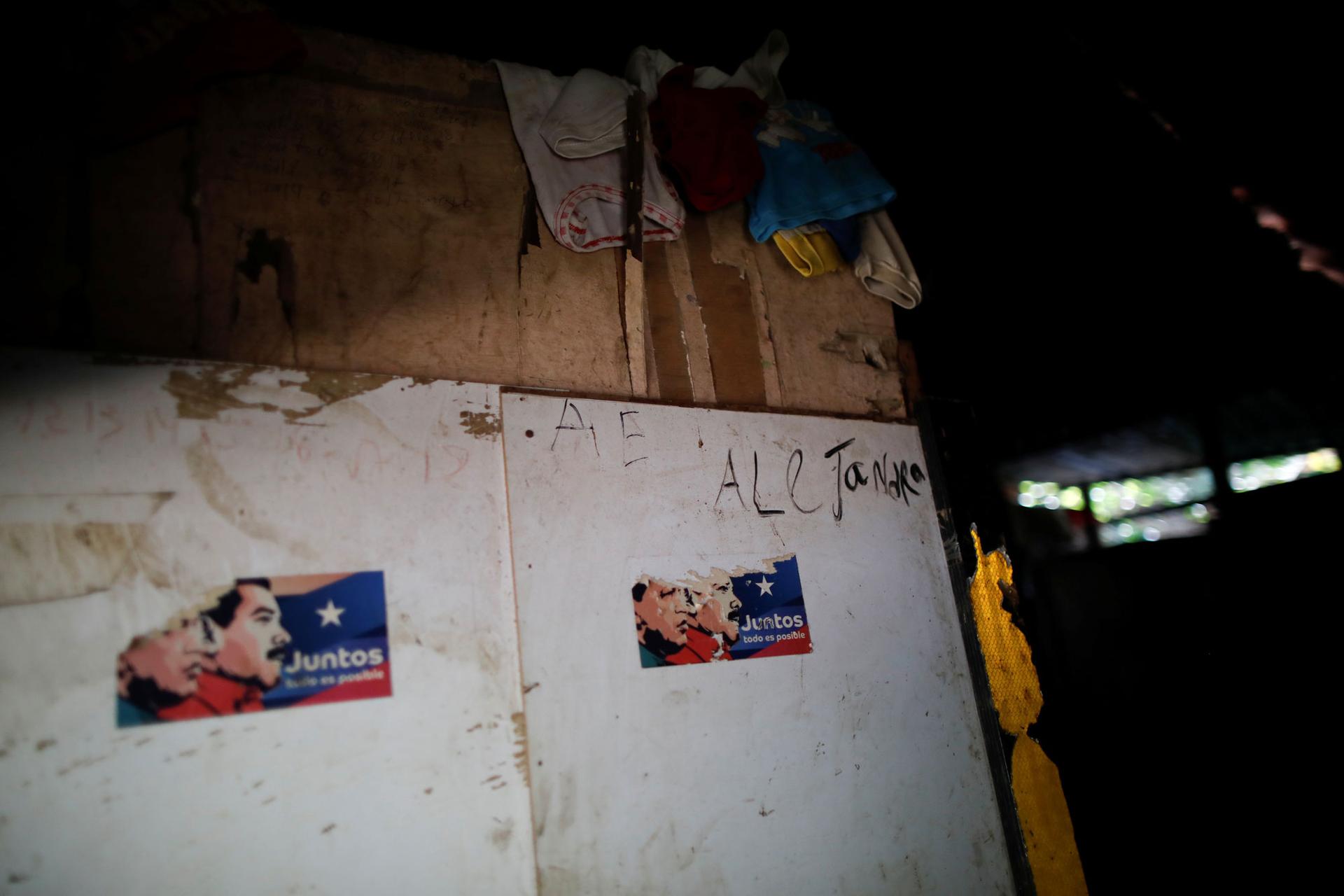 Two partially pulled off stickers are shown with the illustrated faces of Hugo Chavez and Nicolás Maduro.