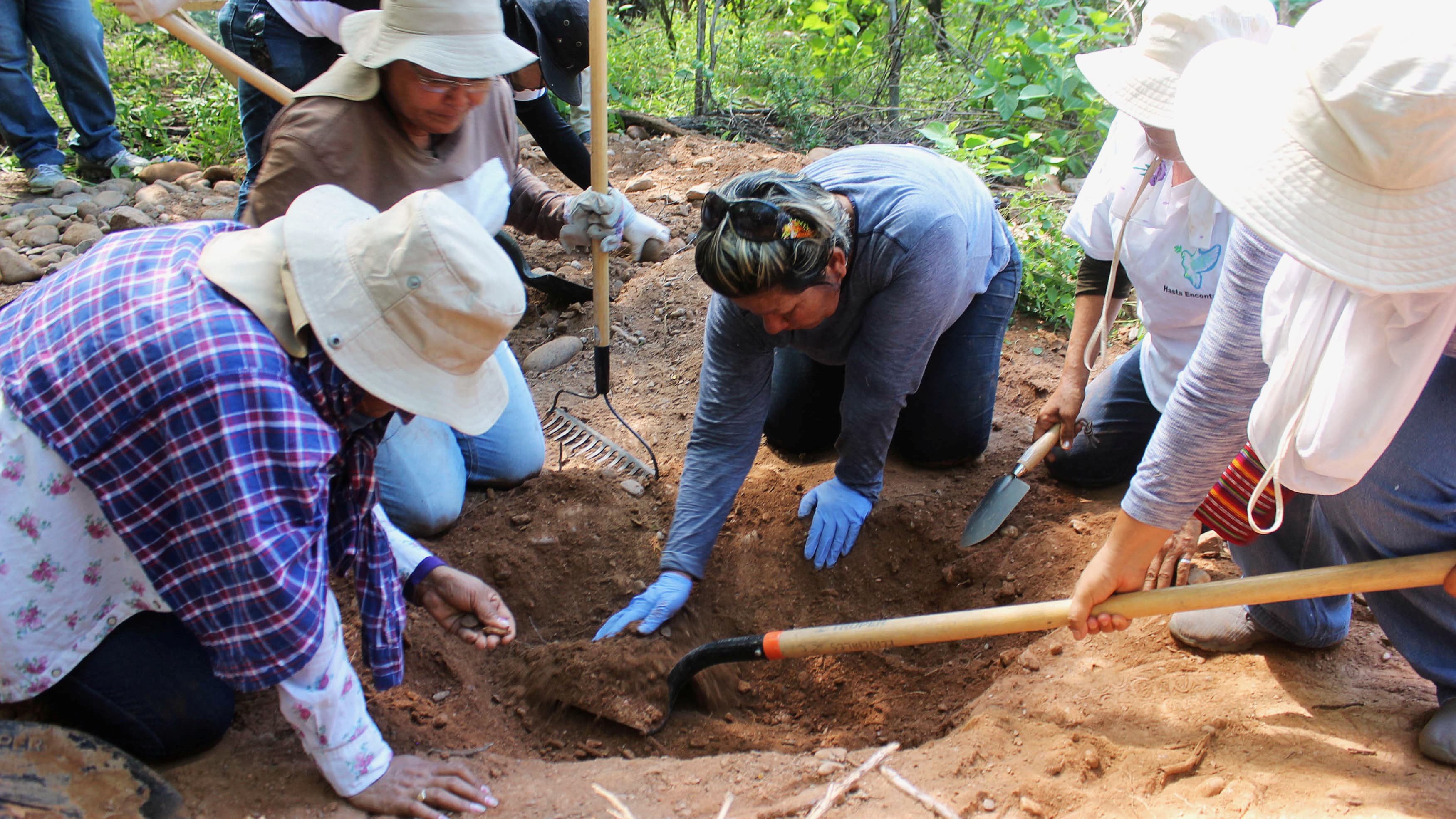 Mirna Nereida Medina Quiñones searches for the remains of her missing son.
