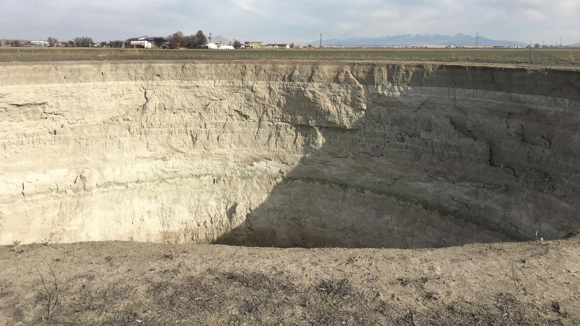 Massive sinkholes appear in farmers’ fields in central Turkey due to