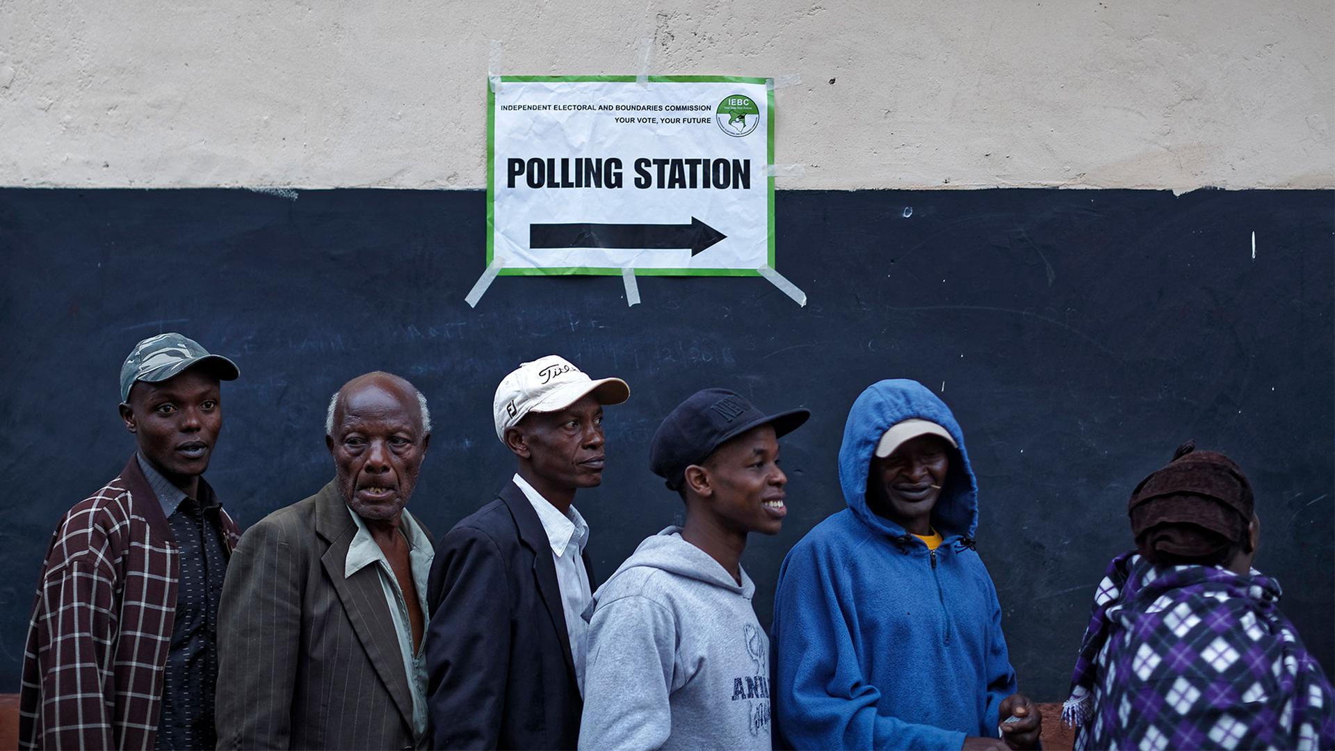 Kenyans queue to vote just after dawn in President Uhuru Kenyatta's hometown of Gatundu, Kenya