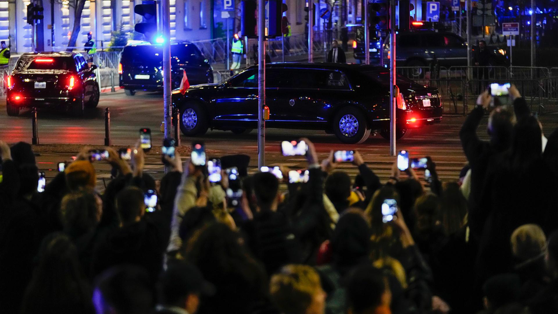 crowd taking photos