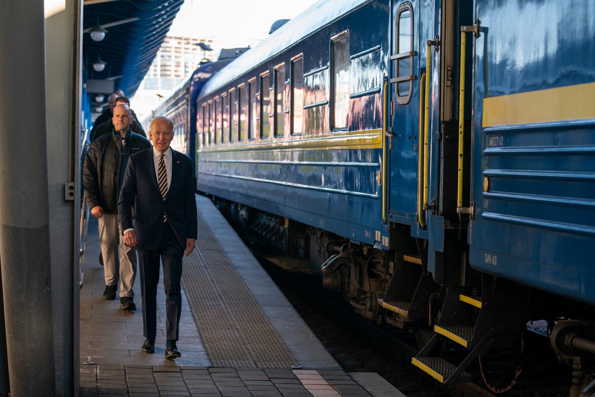 president walking by train