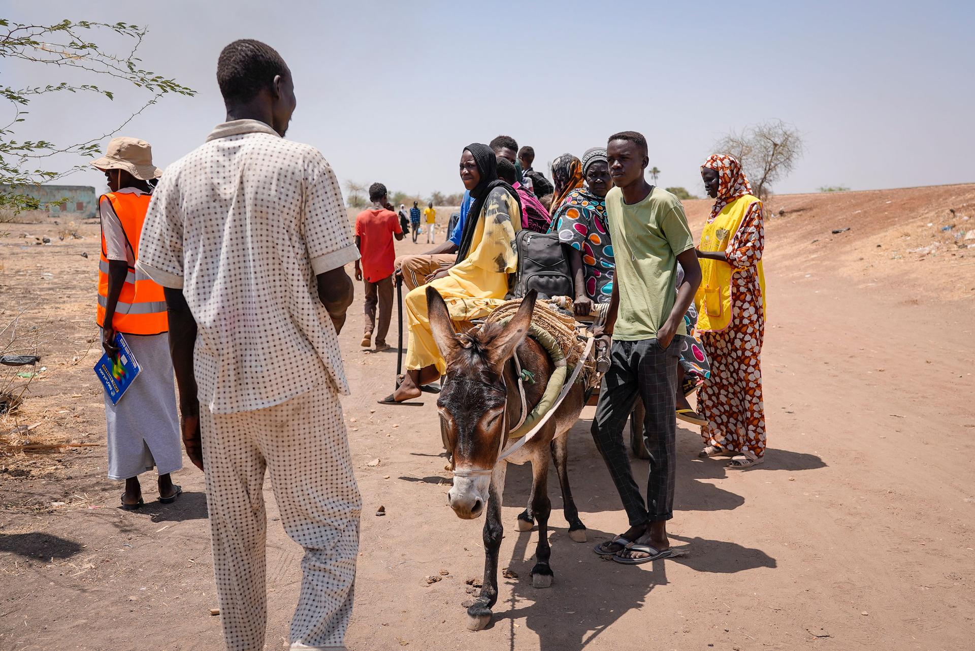 People cross the border from Sudan to South Sudan at the Joda border crossing in South Sudan, May 16, 2023. 