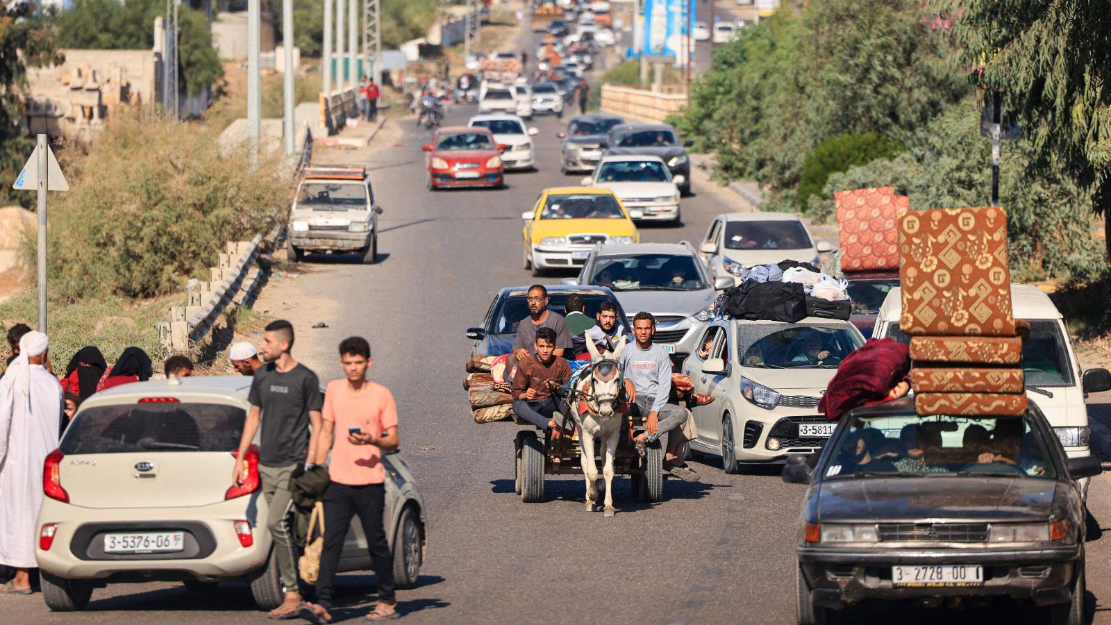 Palestinians with their belongings crowd a street in Gaza City as they flee from their homes following the Israeli army's warning on Oct.13, 2023.