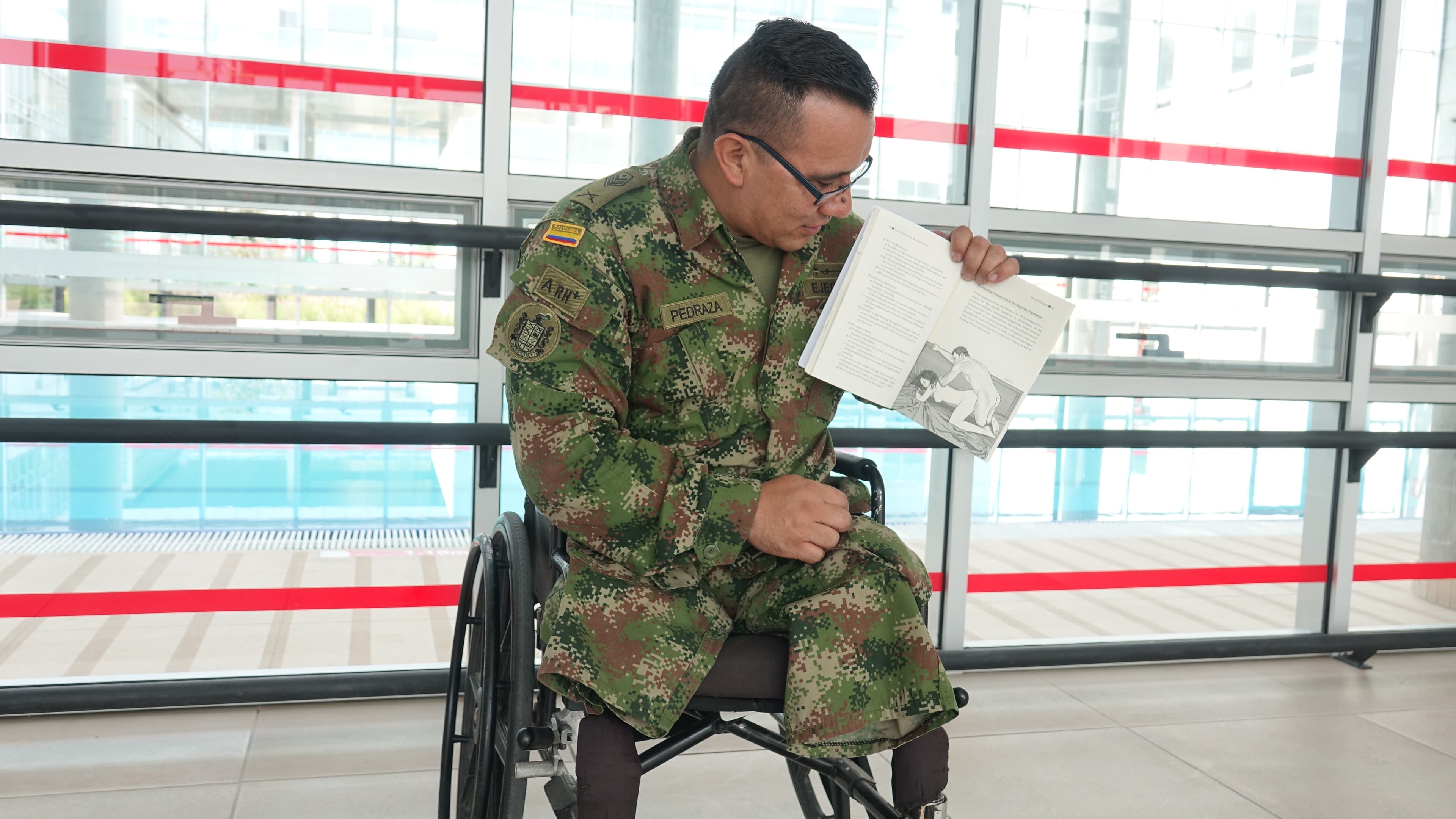 Sergeant Francisco Pedraza talks about the difficulty to talk about sex after suffering amputations in Colombia, and holds up a sex guide for wounded soldiers.