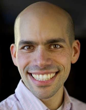Ari Daniel bio pic