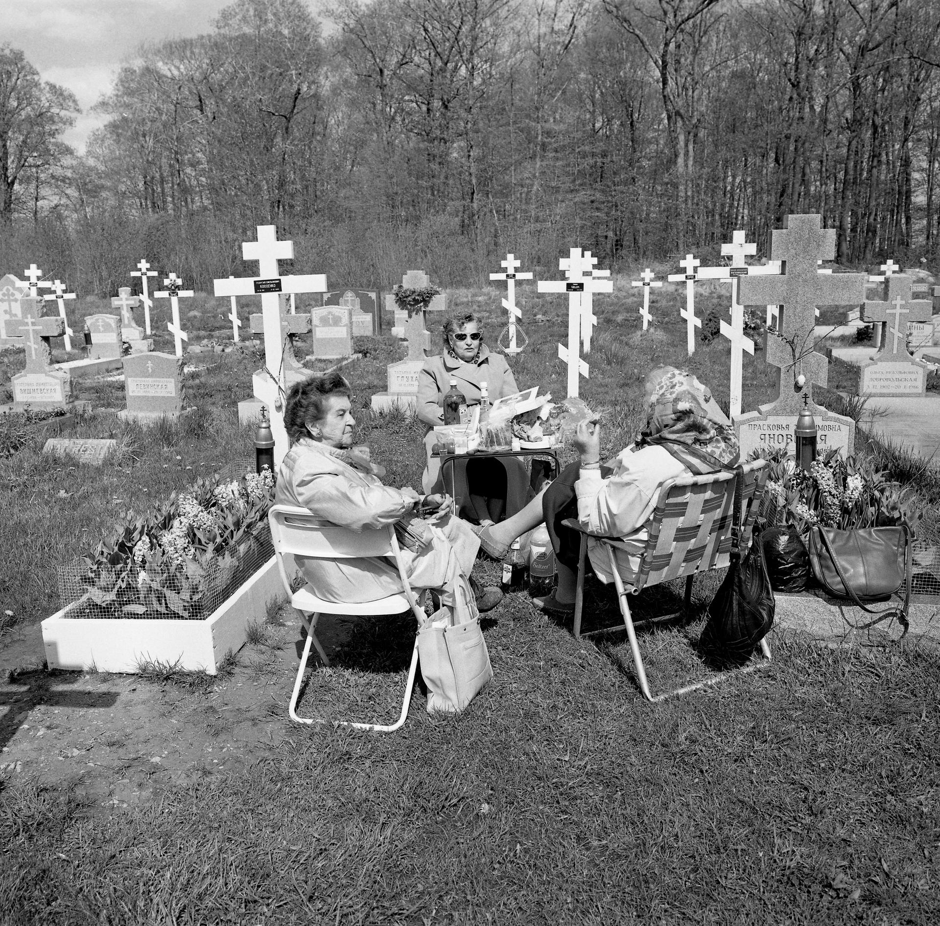 Social gathering and sharing a meal during Russian Easter honoring the dead, Spring Valley, New Jersey, 1997