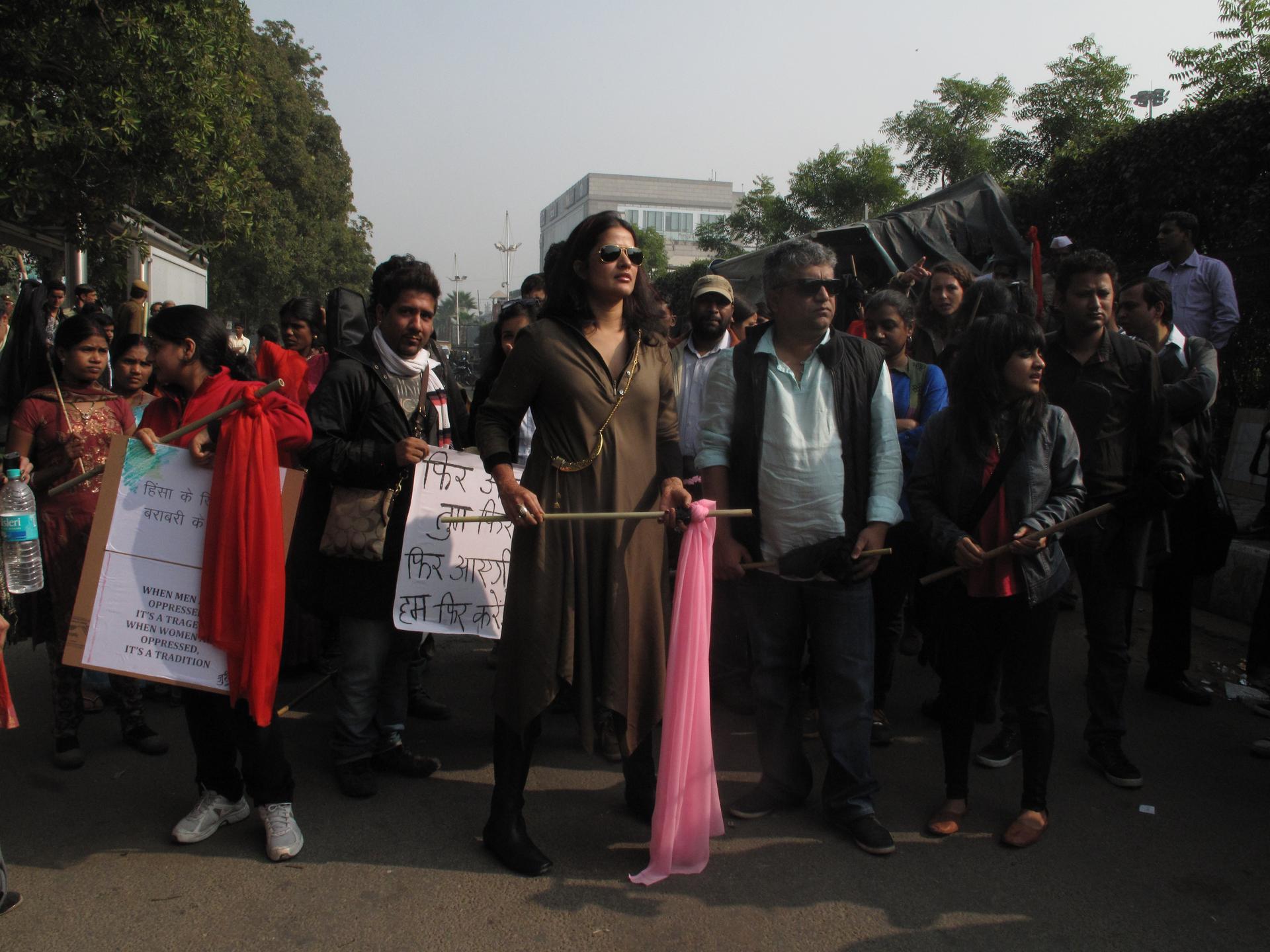 Pop singers Sona Mohapatra and Swanand Kirkire attending the rally