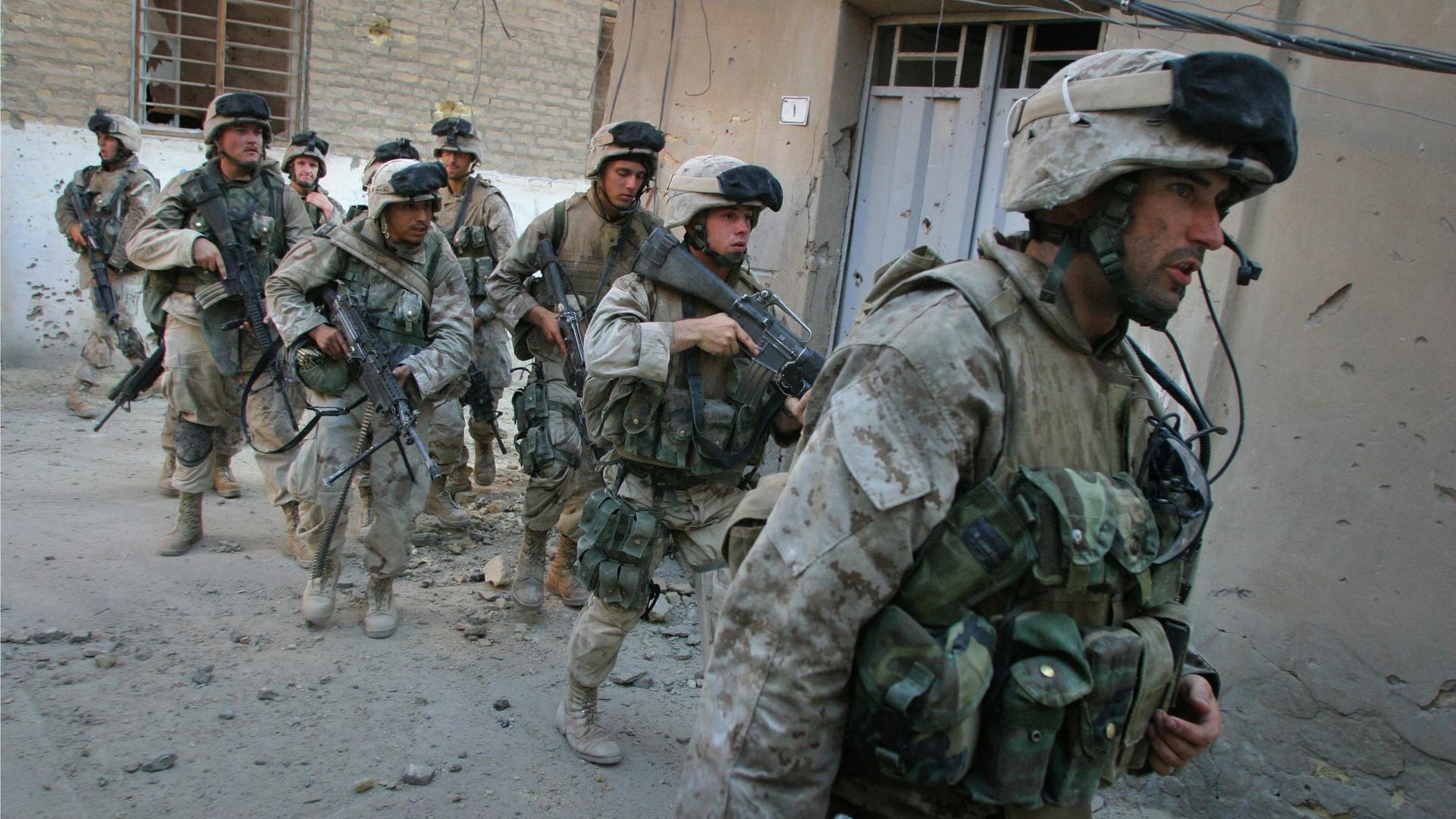 Seth Moulton leading his Marines in the Battle of Najaf in 2004