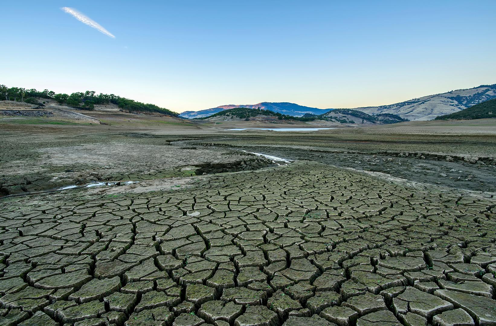 Oregon dry lakebedEmigrant Lake near Ashland, Oregon in October 2014. Current drought conditions have caused the lake to fall to less than 10 percent of its capacity.
