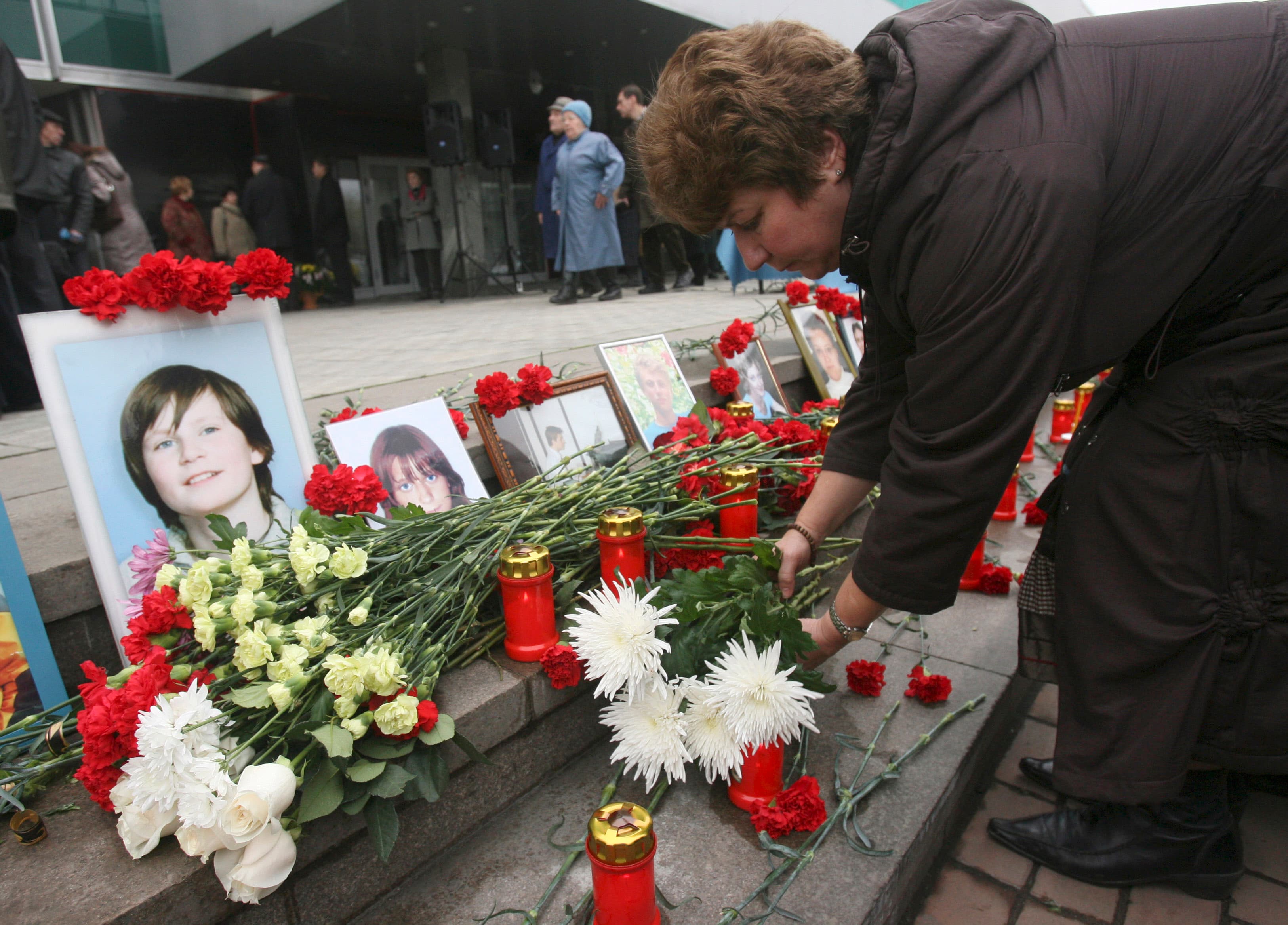 Russia theater siege