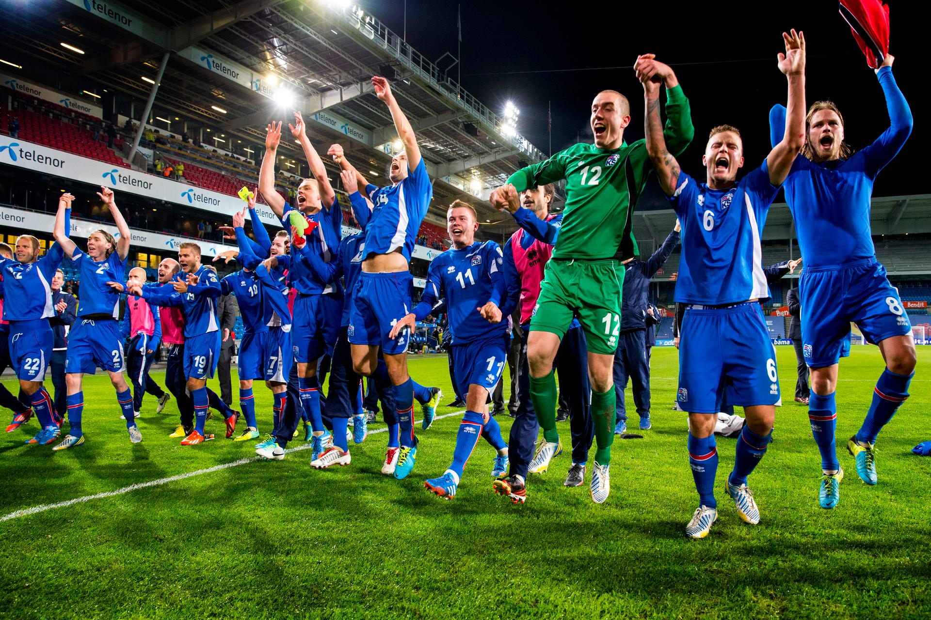 Iceland's team celebrates after their 2014 World Cup qualifying football match against Norway at Ullevaal stadium in Oslo, October 15, 2013.