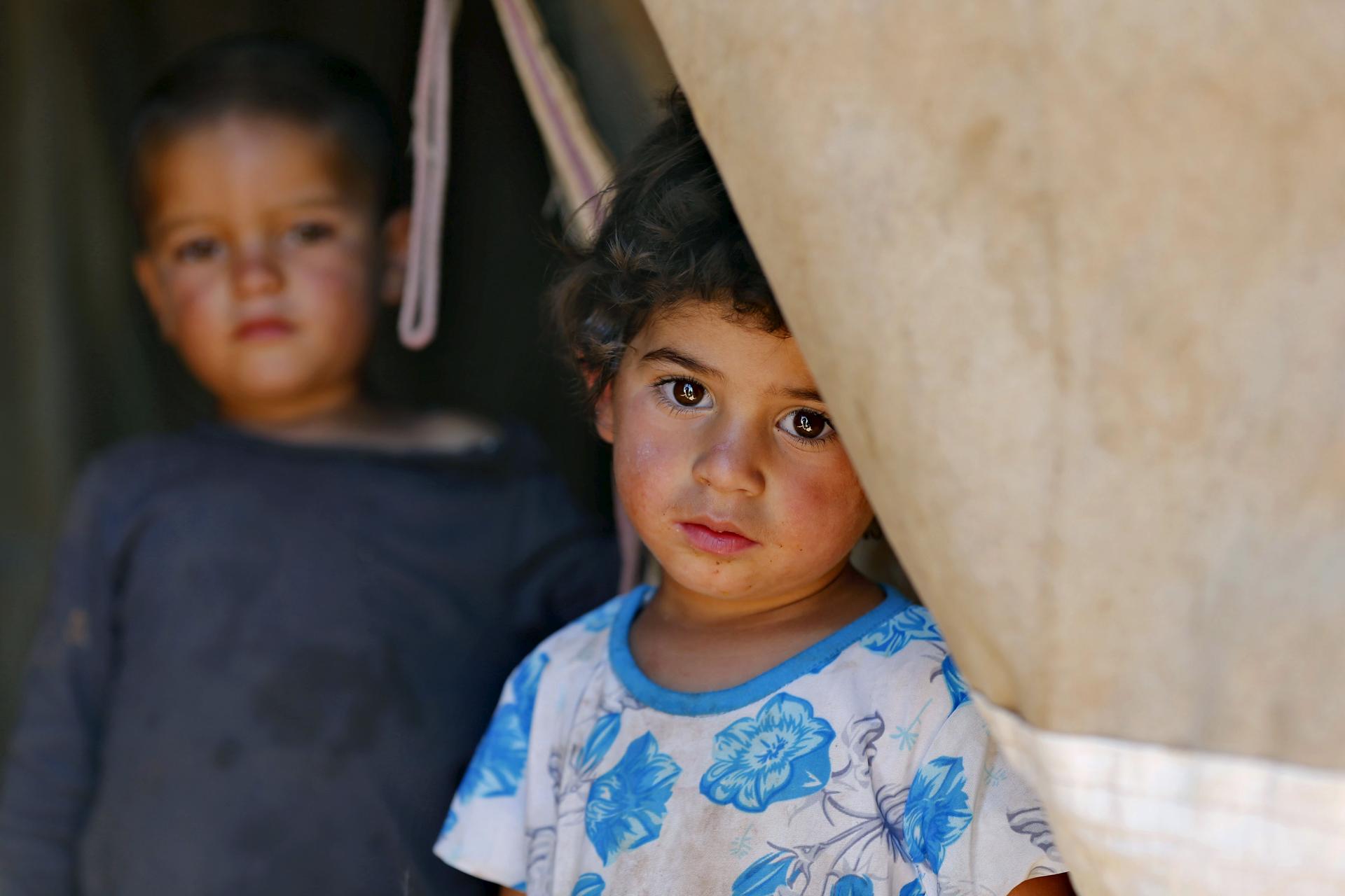 Ребенок турецкий 17. Турецкие дети. Красивые турецкие дети. Маленькие дети беженцы. Турецкие дети в России.