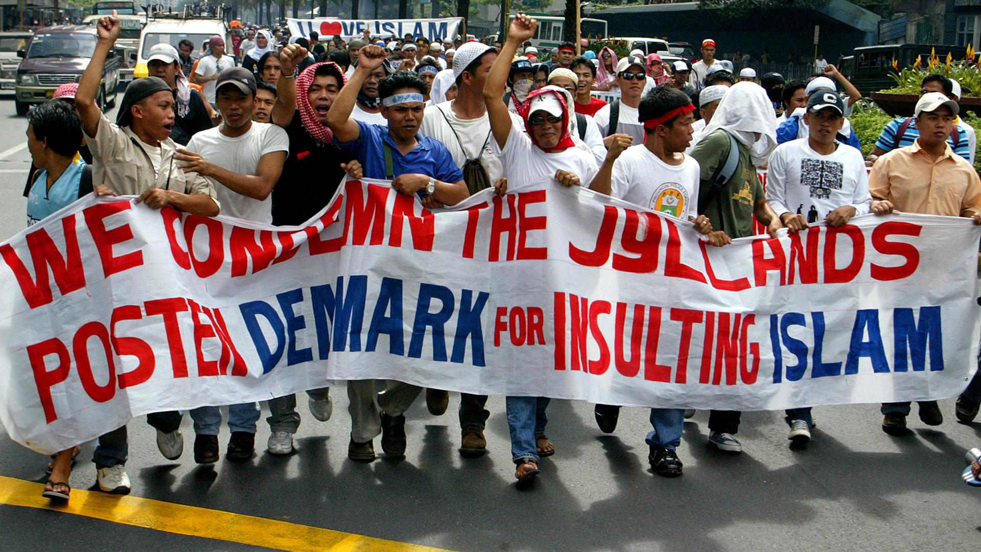 Filipino Muslims hold a banner during a rally outside the Danish embassy in Manila's Makati financial district February 15, 2006. The protesters were demonstrating against cartoons depicting the Prophet Mohammad that were published by a Danish newspaper.