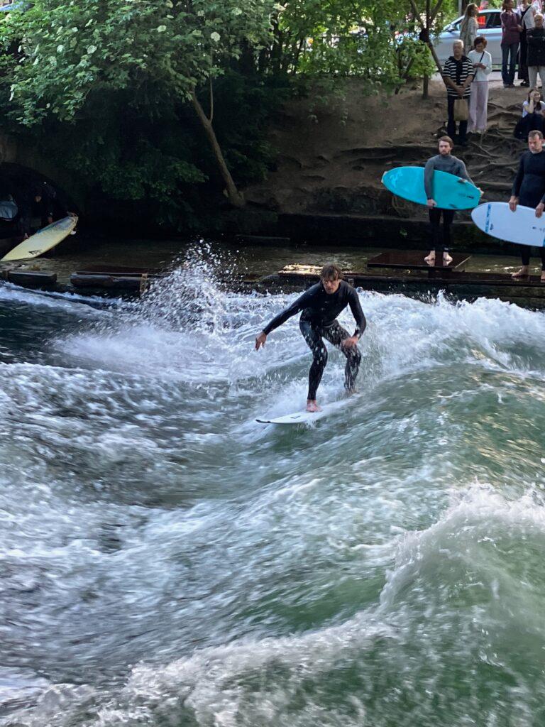 Lasse Bauer surfing on the Eisbach River
