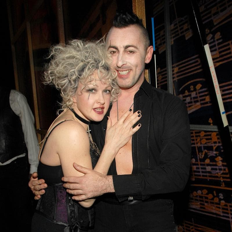 Cyndi Lauper and Alan Cumming backstage at the 2006 Tony Awards