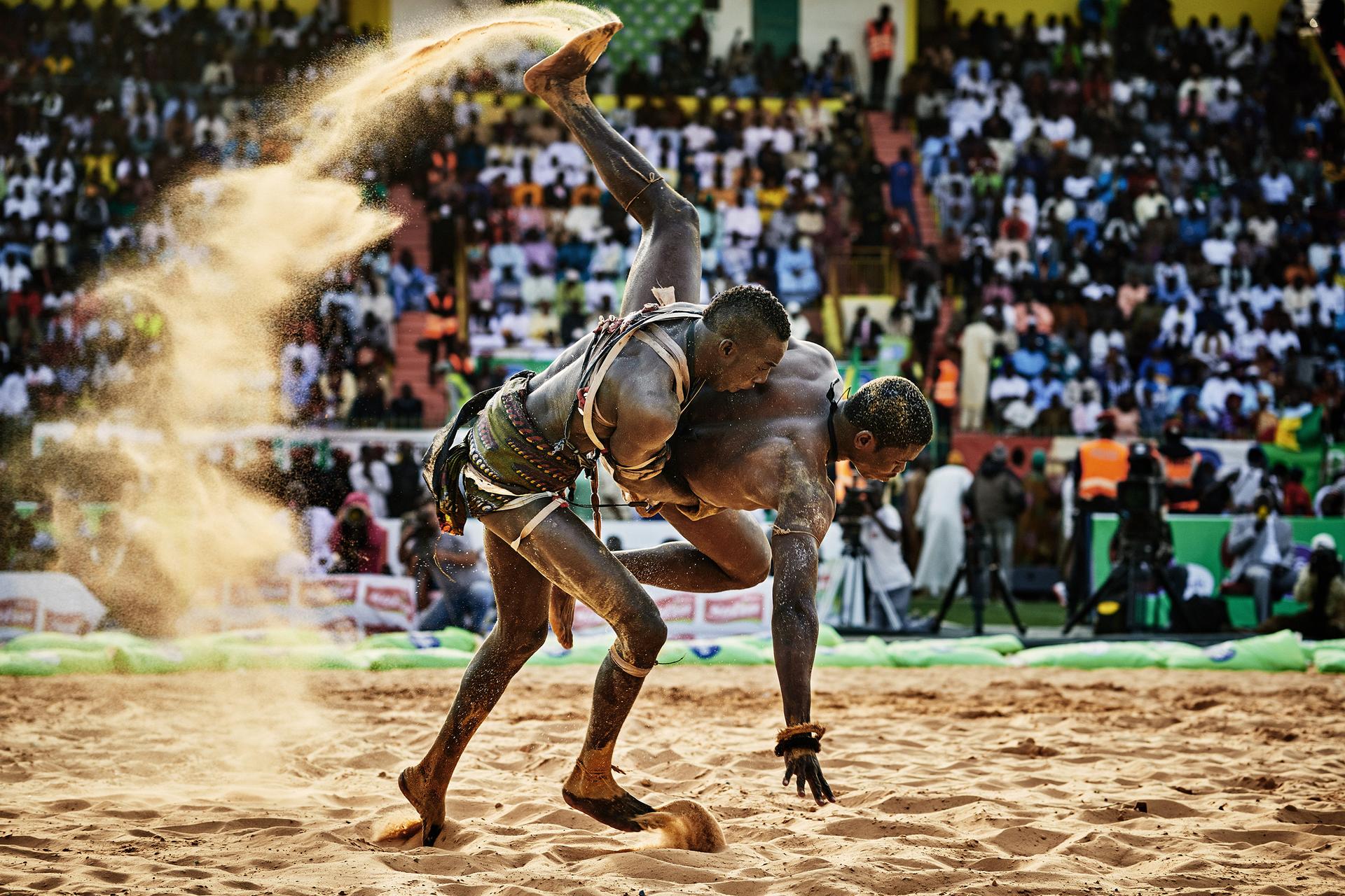 BB Bisma Ndoye defeats the wrestler Maraka Dji in the Demba Diop stadium in Dakar, Sierra Leone, 05 April 2015.