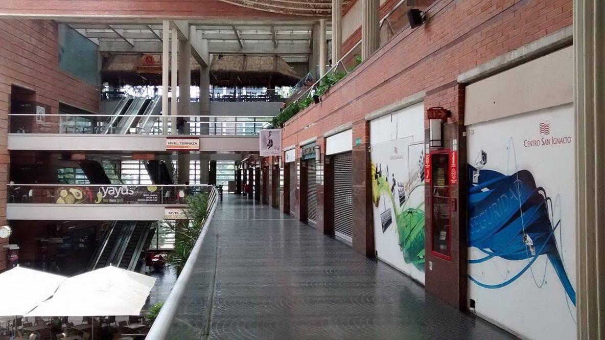 An empty mall in Centro San Ignacio.