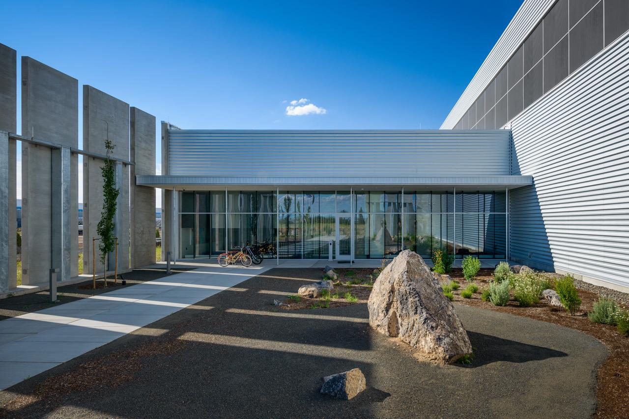 Facebook built its first data center in Prineville, Oregon.