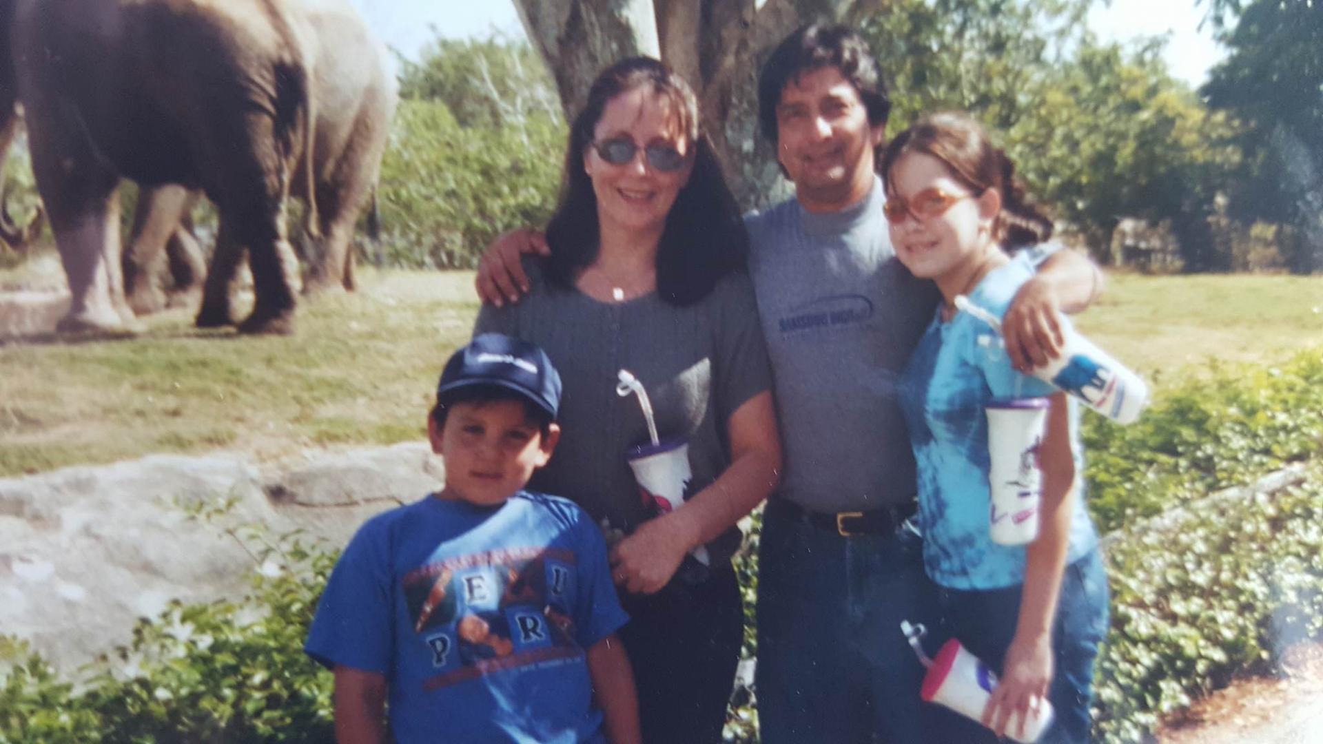 My family lived near the zoo when we first moved to the States. Safe to say there are a lot of photos like this one. Circa 2001.