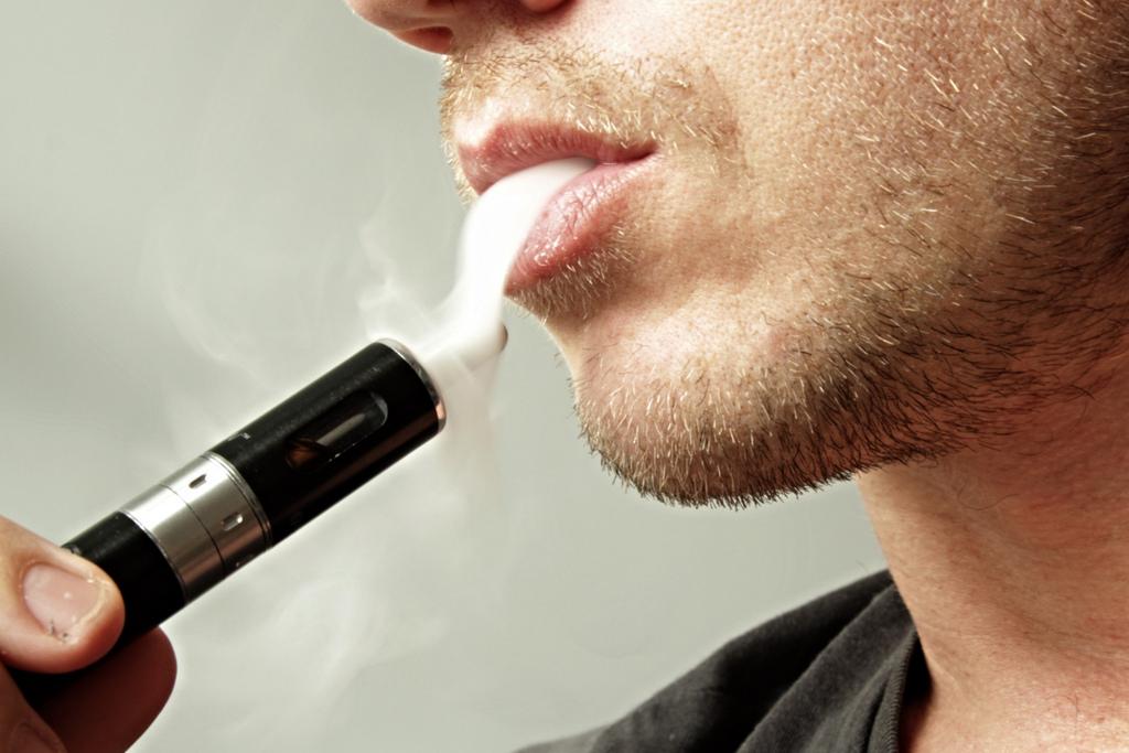 Smoking an e-cigarette. Credit: JohnWilliams/flickr/CC BY-NC 3.0 US