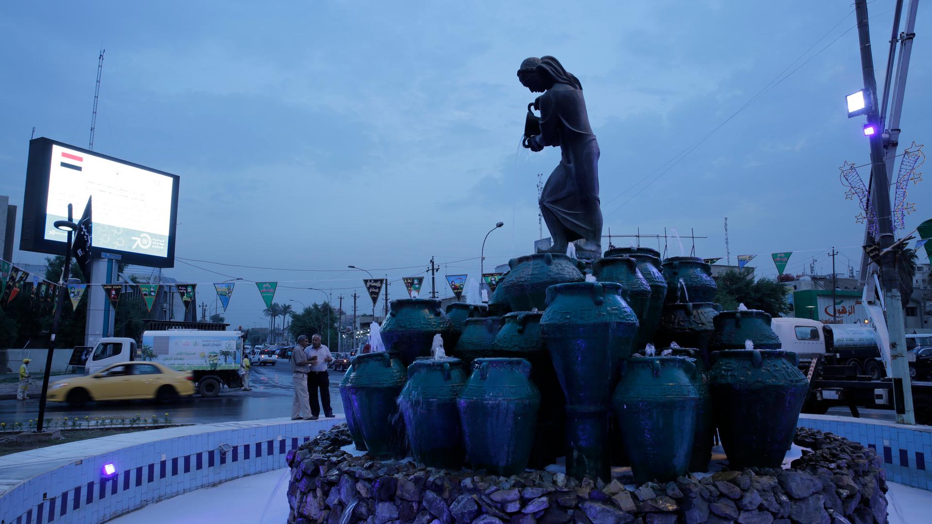 Statue of Kahramana, Baghdad, Iraq.