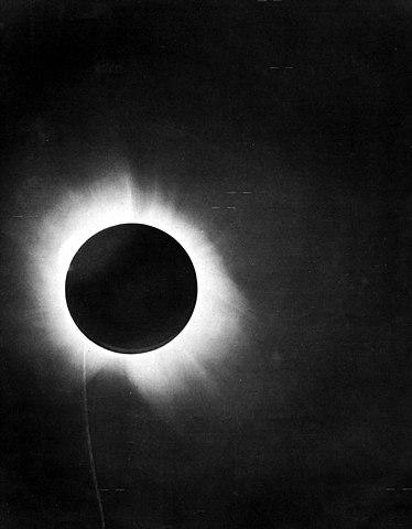 A photograph of the 1919 total solar eclipse.