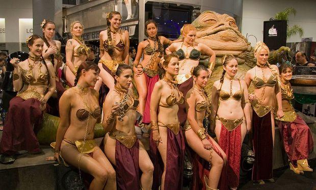 A crowd of Princess Leia fans wearing the iconic gold bikini at the San Diego Comic-Con in 2007. (Kevin Baird via Flickr)