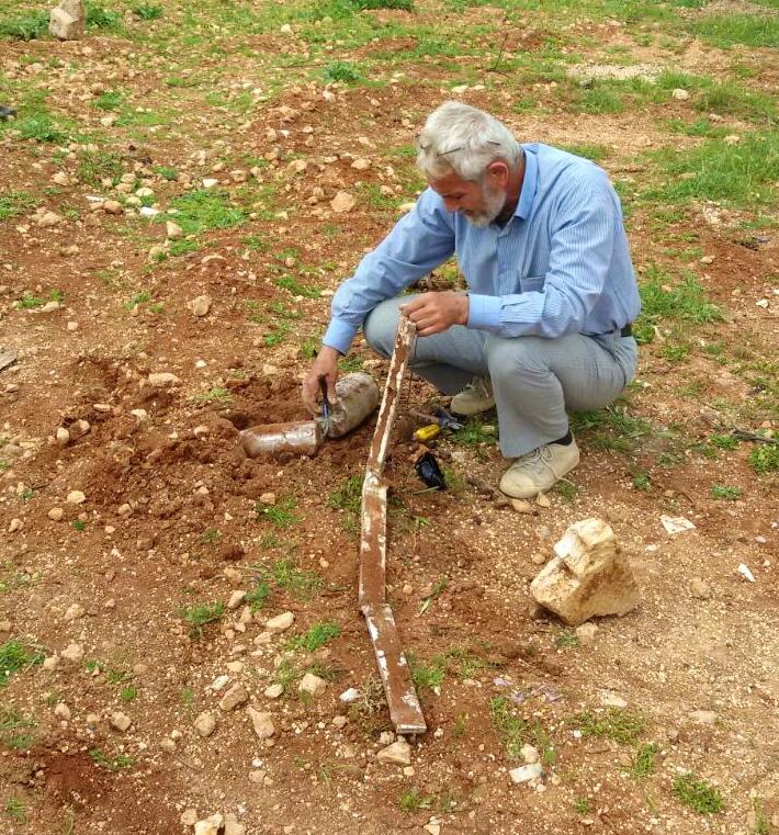 Abu al-Fadl defusing a land mine left behind by ISIS in the northern town of al-Bab.