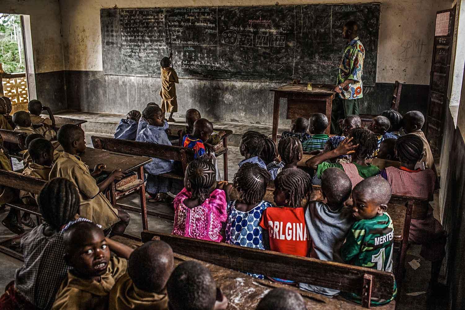 A near frame of the one Muller posted on Instagram showing the face of the young boy (lower right) wearing Dries Mertens’s soccer jersey during French lessons. The school just opened a month before, having closed for more than a year after the Ebola outbr