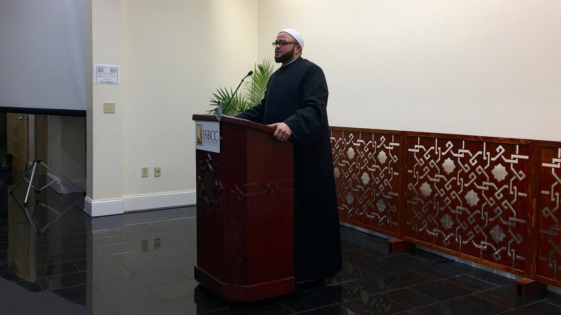 Shaykh Yasir Fahmy, senior imam at the Islamic Society of Boston Cultural Center, introduced Boston mayor Marty Walsh at a town hall meeting February 24, 2017.