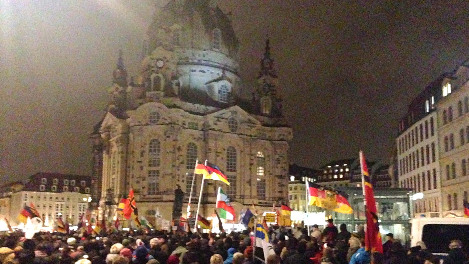 The lights at the Frauenkirche went dark on Monday for the PEGIDA rally.