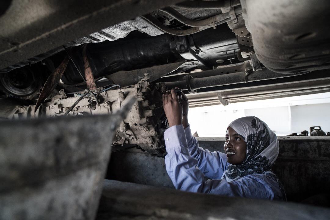Somali female mechanic bucks stereotypes by fixing cars