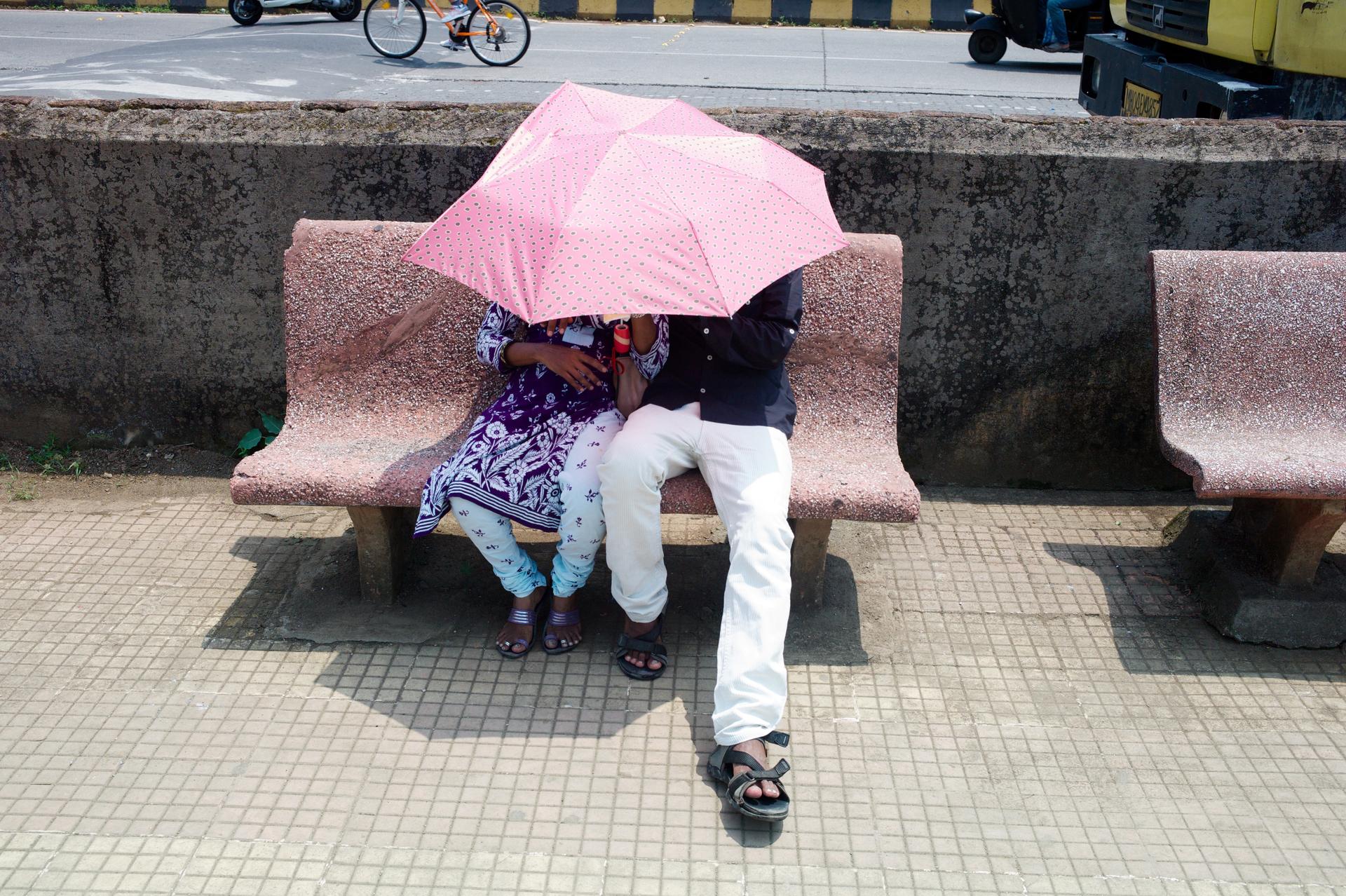umbrella couple mumbai