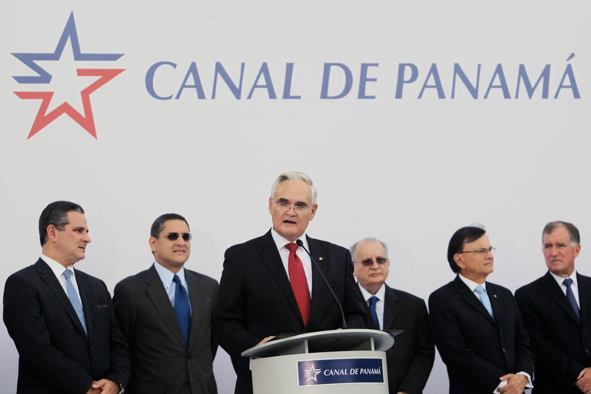 Panama Canal Administrator Jorge Luis Quijano (c) says he will provide the necessary training.