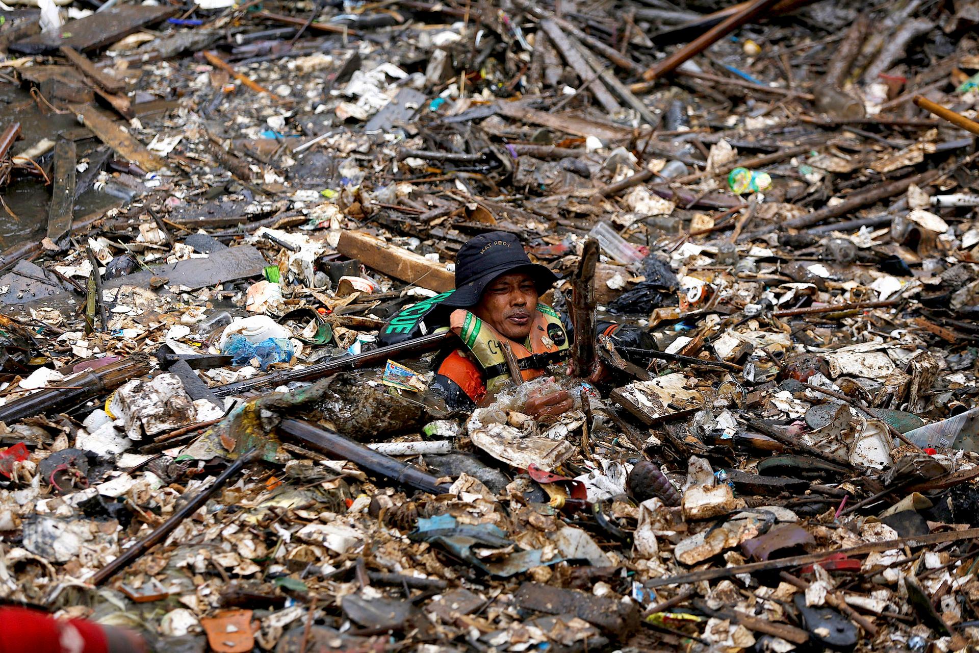 Ciliwung River trash 2014