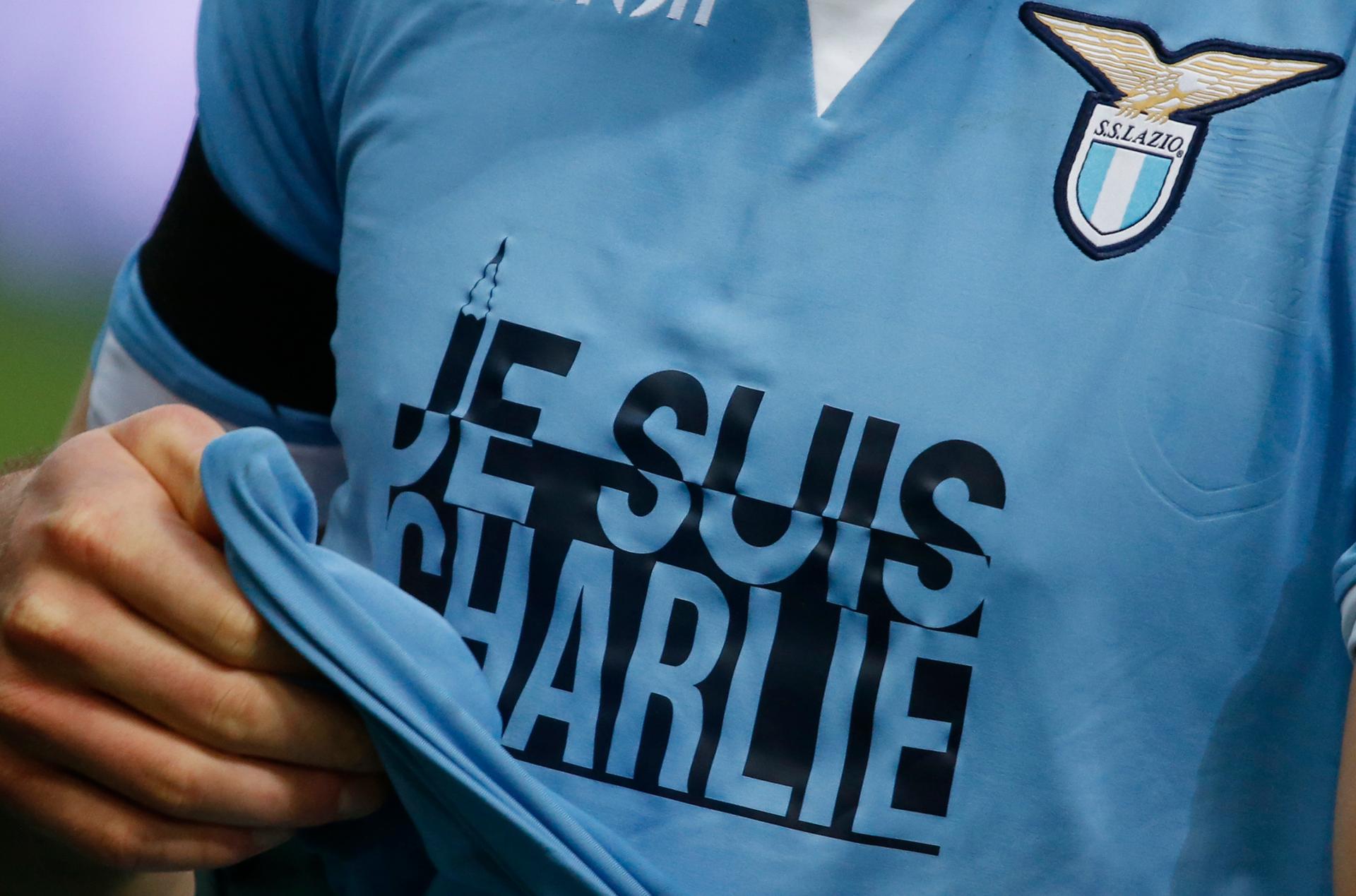 Stefan De Vrij wears a jersey in support of the French satirists during a soccer match in Rome.