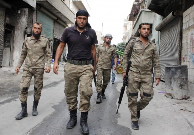 Members of the "Liwaa al-Sultan Mrad" brigade, operating under the Free Syrian Army, walk along a street in Aleppo's Bustan al-Basha district on September 19, 2013. (Photo: REUTERS - Molhem Barakat)