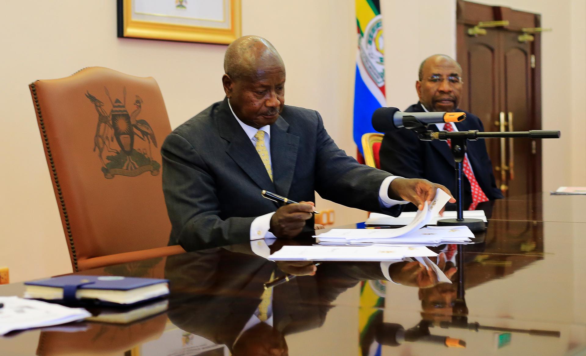 Uganda's President Yoweri Museveni signs an anti-gay bill into law at the state house in Entebbe, southwest of the capital Kampala, Feb. 24, 2014.